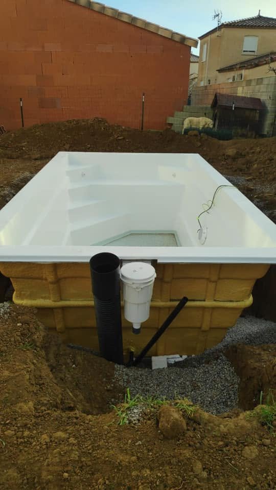 Piscine coque cassis KP Direct installée à Nîmes (30) (30)