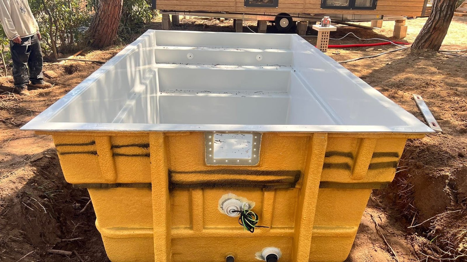 Piscine coque Menton KP Direct installée à Cap d’Agde – Hérault (34) (34)
