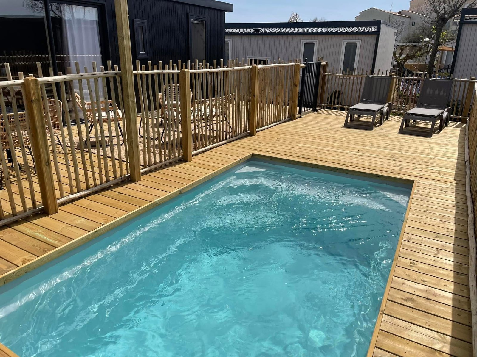 Piscine coque cassis KP Direct installée à herault 34 (34)